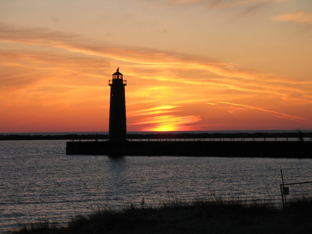 lighthouse, sky, sunset-484824.jpg