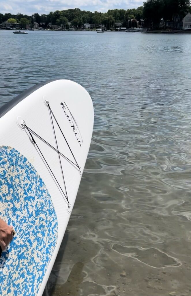 Lightweight Inflatable Paddleboard, Walking onto lake